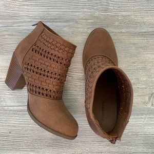 Cute woven faux-leather booties. Size 8.